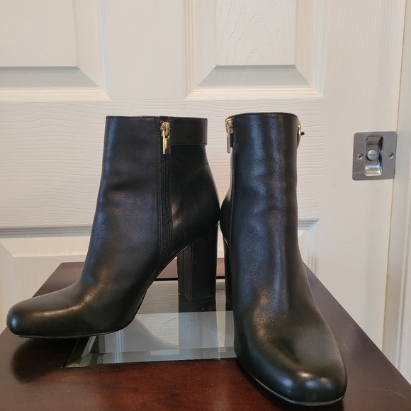 Lord & Taylor black booties - Picture 2 of 4